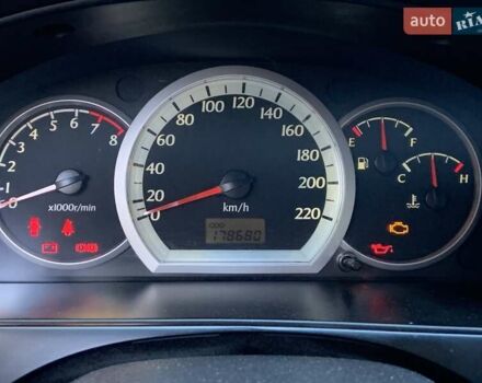 Красный Шевроле Лачетти, объемом двигателя 1.8 л и пробегом 179 тыс. км за 3900 $, фото 5 на Automoto.ua