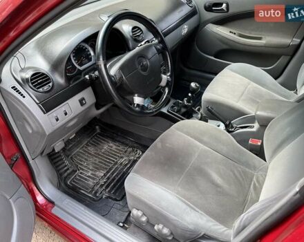 Красный Шевроле Лачетти, объемом двигателя 1.8 л и пробегом 251 тыс. км за 5500 $, фото 11 на Automoto.ua