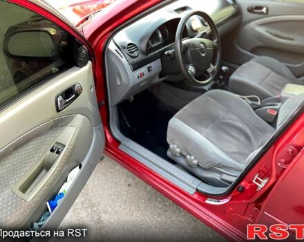 Красный Шевроле Лачетти, объемом двигателя 1.8 л и пробегом 280 тыс. км за 3900 $, фото 4 на Automoto.ua