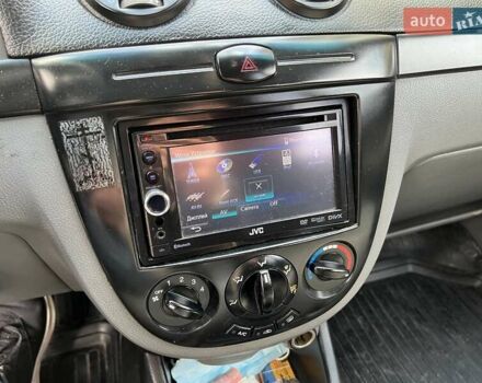 Красный Шевроле Лачетти, объемом двигателя 1.8 л и пробегом 251 тыс. км за 5500 $, фото 10 на Automoto.ua