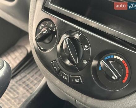 Красный Шевроле Лачетти, объемом двигателя 1.8 л и пробегом 220 тыс. км за 3300 $, фото 21 на Automoto.ua