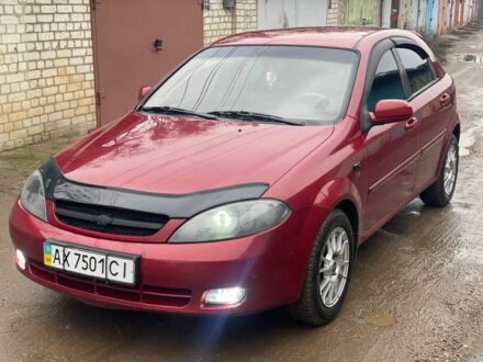Красный Шевроле Лачетти, объемом двигателя 1.8 л и пробегом 121 тыс. км за 3750 $, фото 1 на Automoto.ua
