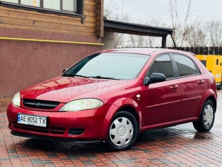 Красный Шевроле Лачетти, объемом двигателя 1.6 л и пробегом 200 тыс. км за 3850 $, фото 1 на Automoto.ua