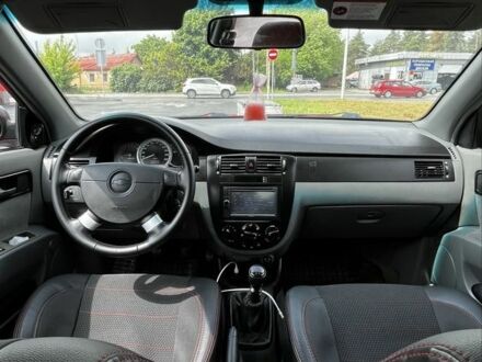 Красный Шевроле Лачетти, объемом двигателя 1.8 л и пробегом 256 тыс. км за 3800 $, фото 1 на Automoto.ua