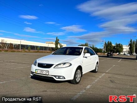 Красный Шевроле Лачетти, объемом двигателя 1.8 л и пробегом 202 тыс. км за 3899 $, фото 1 на Automoto.ua