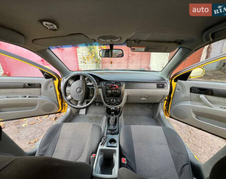 Желтый Шевроле Лачетти, объемом двигателя 1.6 л и пробегом 200 тыс. км за 4200 $, фото 5 на Automoto.ua