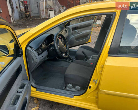 Желтый Шевроле Лачетти, объемом двигателя 1.6 л и пробегом 200 тыс. км за 4200 $, фото 4 на Automoto.ua