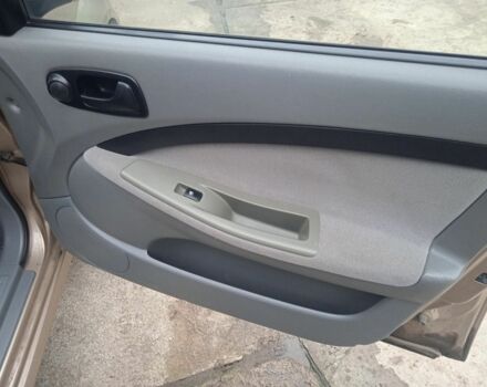 Желтый Шевроле Лачетти, объемом двигателя 1.6 л и пробегом 215 тыс. км за 4200 $, фото 4 на Automoto.ua