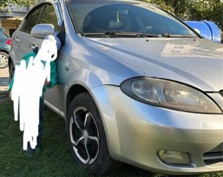 Серый Шевроле Лачетти, объемом двигателя 1.8 л и пробегом 147 тыс. км за 3500 $, фото 2 на Automoto.ua