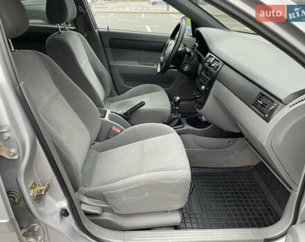 Серый Шевроле Лачетти, объемом двигателя 1.6 л и пробегом 144 тыс. км за 5300 $, фото 26 на Automoto.ua