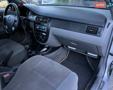 Сірий Шевроле Лачетті, об'ємом двигуна 1.8 л та пробігом 181 тис. км за 3350 $, фото 27 на Automoto.ua