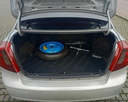 Серый Шевроле Лачетти, объемом двигателя 1.6 л и пробегом 322 тыс. км за 3300 $, фото 15 на Automoto.ua