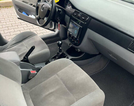 Серый Шевроле Лачетти, объемом двигателя 1.8 л и пробегом 250 тыс. км за 4600 $, фото 8 на Automoto.ua