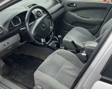 Серый Шевроле Лачетти, объемом двигателя 1.99 л и пробегом 280 тыс. км за 3900 $, фото 3 на Automoto.ua