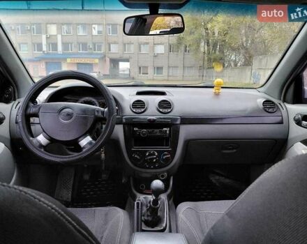 Серый Шевроле Лачетти, объемом двигателя 1.8 л и пробегом 350 тыс. км за 4200 $, фото 3 на Automoto.ua