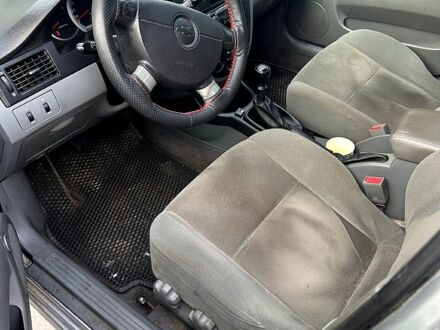 Серый Шевроле Лачетти, объемом двигателя 1.8 л и пробегом 240 тыс. км за 3800 $, фото 1 на Automoto.ua