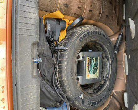 Помаранчевий Шевроле Лачетті, об'ємом двигуна 1.6 л та пробігом 175 тис. км за 5000 $, фото 23 на Automoto.ua