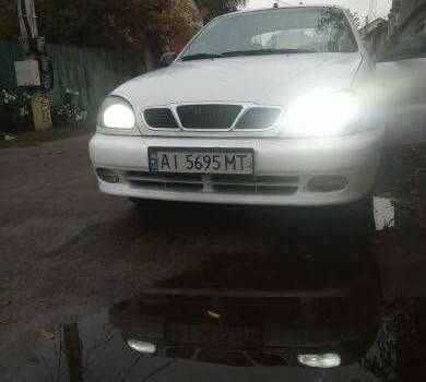 Белый Шевроле Ланос, объемом двигателя 1.3 л и пробегом 300 тыс. км за 760 $, фото 2 на Automoto.ua