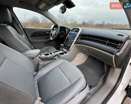 Белый Шевроле Малибу, объемом двигателя 2.5 л и пробегом 100 тыс. км за 10000 $, фото 17 на Automoto.ua