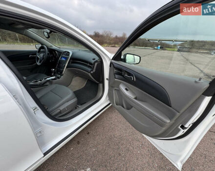 Белый Шевроле Малибу, объемом двигателя 2.5 л и пробегом 100 тыс. км за 10000 $, фото 16 на Automoto.ua