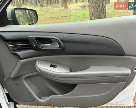 Белый Шевроле Малибу, объемом двигателя 2.46 л и пробегом 167 тыс. км за 8500 $, фото 16 на Automoto.ua