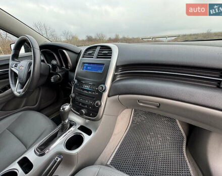 Белый Шевроле Малибу, объемом двигателя 2.5 л и пробегом 100 тыс. км за 10000 $, фото 18 на Automoto.ua