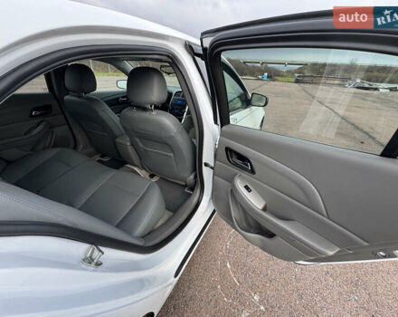 Белый Шевроле Малибу, объемом двигателя 2.5 л и пробегом 100 тыс. км за 10000 $, фото 19 на Automoto.ua