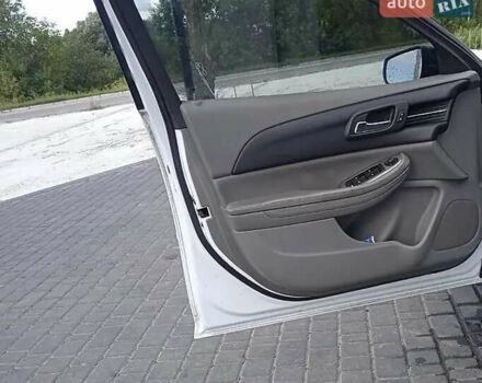 Белый Шевроле Малибу, объемом двигателя 2.5 л и пробегом 180 тыс. км за 8000 $, фото 4 на Automoto.ua