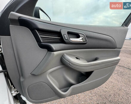 Белый Шевроле Малибу, объемом двигателя 2.5 л и пробегом 100 тыс. км за 10000 $, фото 42 на Automoto.ua