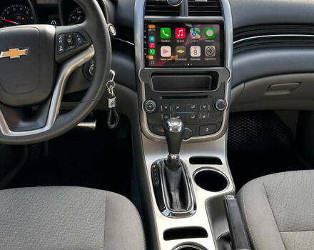 Шевроле Малибу 2014 в Ставище на Automoto.ua Белый Шевроле Малибу, объемом двигателя 2.46 л и пробегом 166 тыс. км за 7700 $, фото 6 на Automoto.ua