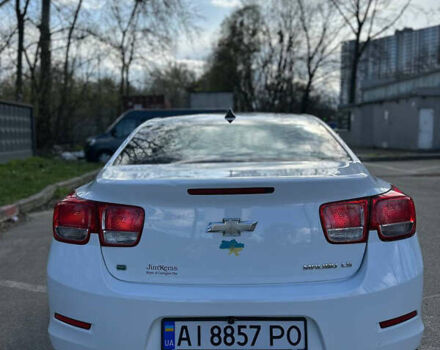 Шевроле Малибу 2014 в Ставище на Automoto.ua Белый Шевроле Малибу, объемом двигателя 2.46 л и пробегом 166 тыс. км за 7700 $, фото 4 на Automoto.ua