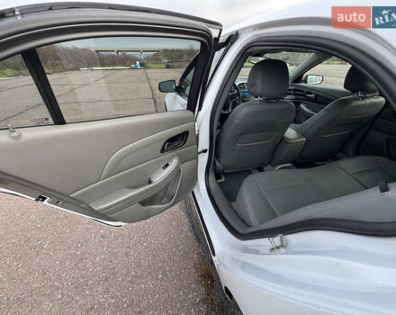 Белый Шевроле Малибу, объемом двигателя 2.5 л и пробегом 100 тыс. км за 10000 $, фото 14 на Automoto.ua