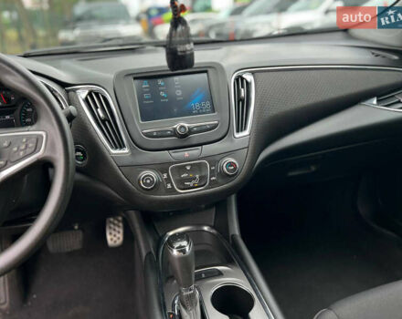 Белый Шевроле Малибу, объемом двигателя 1.5 л и пробегом 133 тыс. км за 11000 $, фото 13 на Automoto.ua