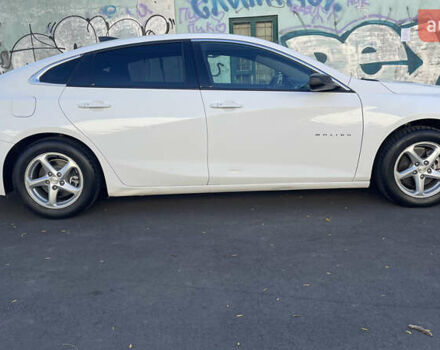 Белый Шевроле Малибу, объемом двигателя 1.5 л и пробегом 188 тыс. км за 10000 $, фото 3 на Automoto.ua