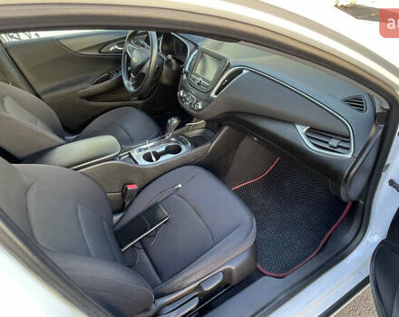 Белый Шевроле Малибу, объемом двигателя 1.5 л и пробегом 188 тыс. км за 10000 $, фото 12 на Automoto.ua