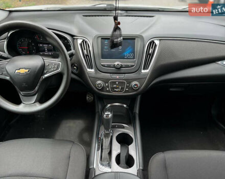 Белый Шевроле Малибу, объемом двигателя 1.5 л и пробегом 133 тыс. км за 11000 $, фото 9 на Automoto.ua