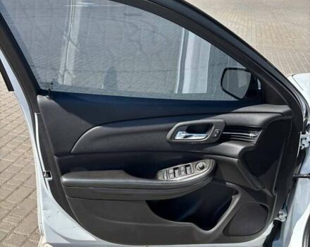 Белый Шевроле Малибу, объемом двигателя 2.5 л и пробегом 182 тыс. км за 8999 $, фото 17 на Automoto.ua