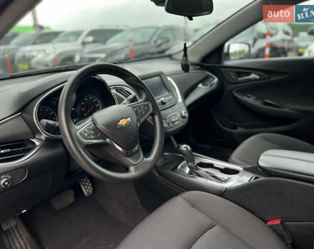 Белый Шевроле Малибу, объемом двигателя 1.5 л и пробегом 133 тыс. км за 11000 $, фото 7 на Automoto.ua