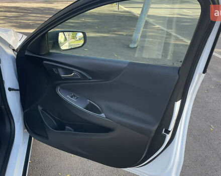 Белый Шевроле Малибу, объемом двигателя 1.5 л и пробегом 188 тыс. км за 10000 $, фото 10 на Automoto.ua