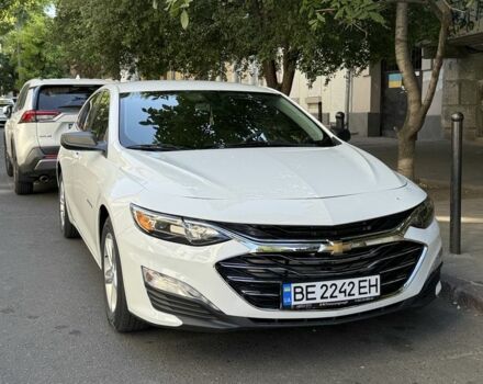 Белый Шевроле Малибу, объемом двигателя 1.5 л и пробегом 577 тыс. км за 14000 $, фото 1 на Automoto.ua