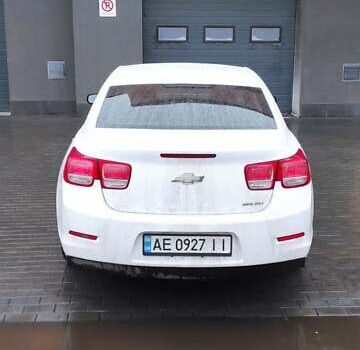 Белый Шевроле Малибу, объемом двигателя 2.46 л и пробегом 277 тыс. км за 10800 $, фото 1 на Automoto.ua