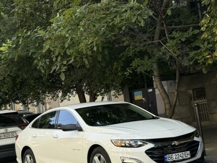 Белый Шевроле Малибу, объемом двигателя 1.5 л и пробегом 577 тыс. км за 14000 $, фото 1 на Automoto.ua