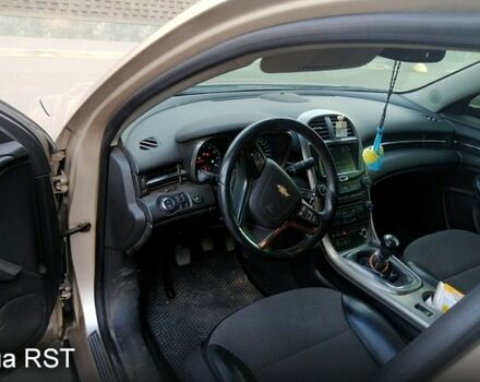 Бежевый Шевроле Малибу, объемом двигателя 2.4 л и пробегом 220 тыс. км за 8200 $, фото 5 на Automoto.ua