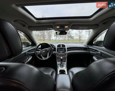 Красный Шевроле Малибу, объемом двигателя 3 л и пробегом 183 тыс. км за 12000 $, фото 10 на Automoto.ua