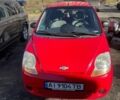 Красный Шевроле Матиз, объемом двигателя 0.8 л и пробегом 310 тыс. км за 2000 $, фото 1 на Automoto.ua