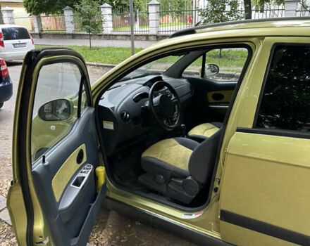 Желтый Шевроле Матиз, объемом двигателя 1 л и пробегом 106 тыс. км за 3400 $, фото 3 на Automoto.ua