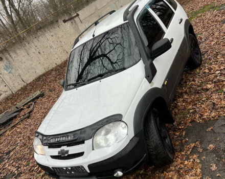 Белый Шевроле Нива, объемом двигателя 1.69 л и пробегом 157 тыс. км за 5999 $, фото 8 на Automoto.ua