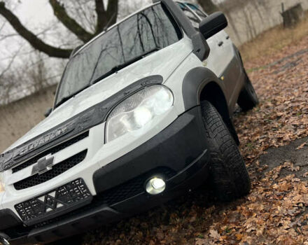 Белый Шевроле Нива, объемом двигателя 1.69 л и пробегом 157 тыс. км за 6150 $, фото 14 на Automoto.ua