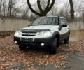 Белый Шевроле Нива, объемом двигателя 1.69 л и пробегом 157 тыс. км за 6150 $, фото 1 на Automoto.ua