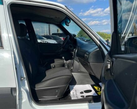 Белый Шевроле Нива, объемом двигателя 1.7 л и пробегом 98 тыс. км за 7500 $, фото 8 на Automoto.ua